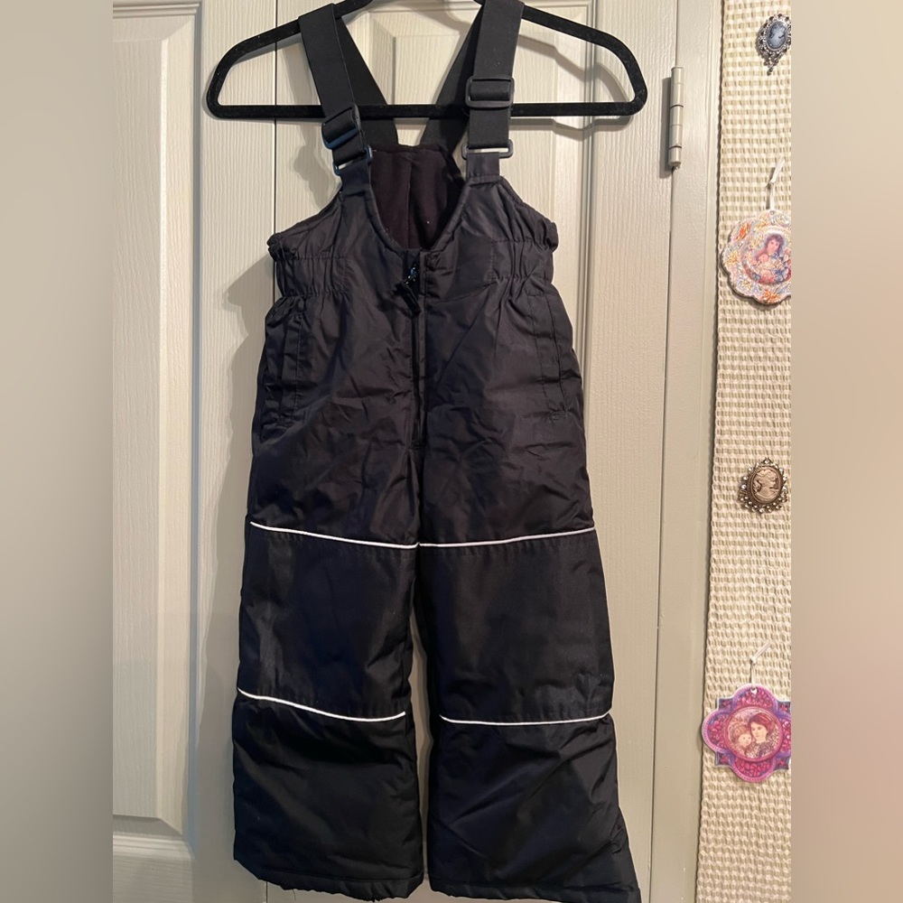 Boys Snowpants. Size 3. Purchased from The Bay.